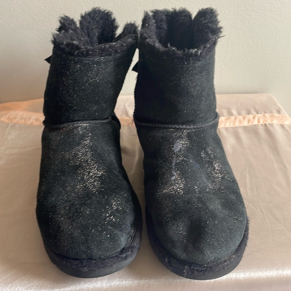 Women’s size 9 Bailey Bow short Gold glitter Ugg boots